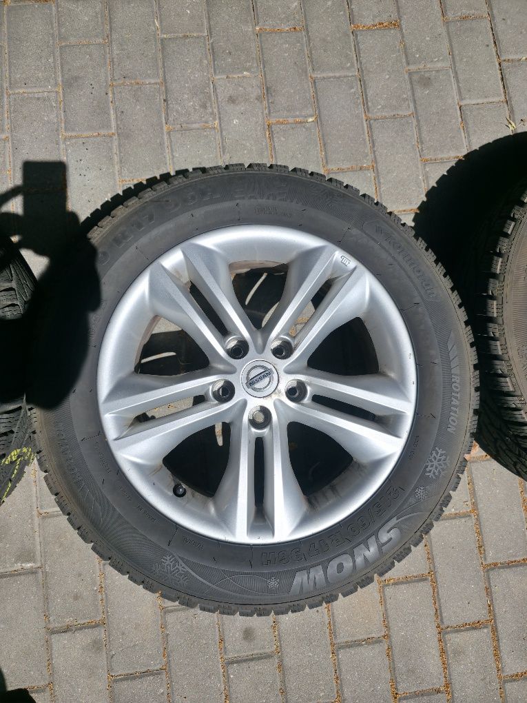 Komplet zimówek Kormoran Snow 215/60 R17 96H z felgami OE