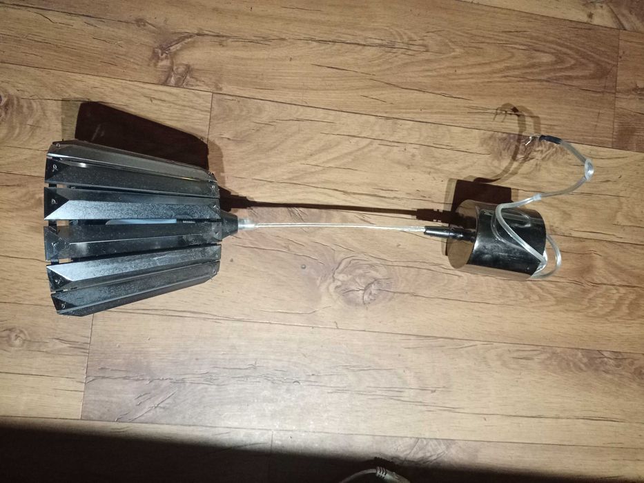 Szwedzka stylowa lampka podwieszana.