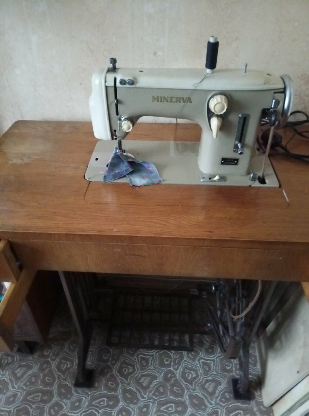 Швейная машинка MINERVA 236