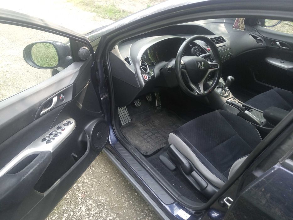 honda Civic 1.8 benz .140km. 164000km.  2008 rok