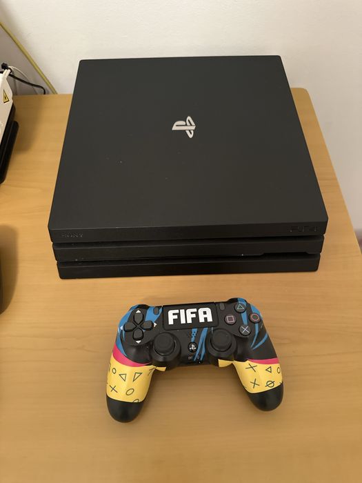 Playstation 4 Pro 1TB + Comando