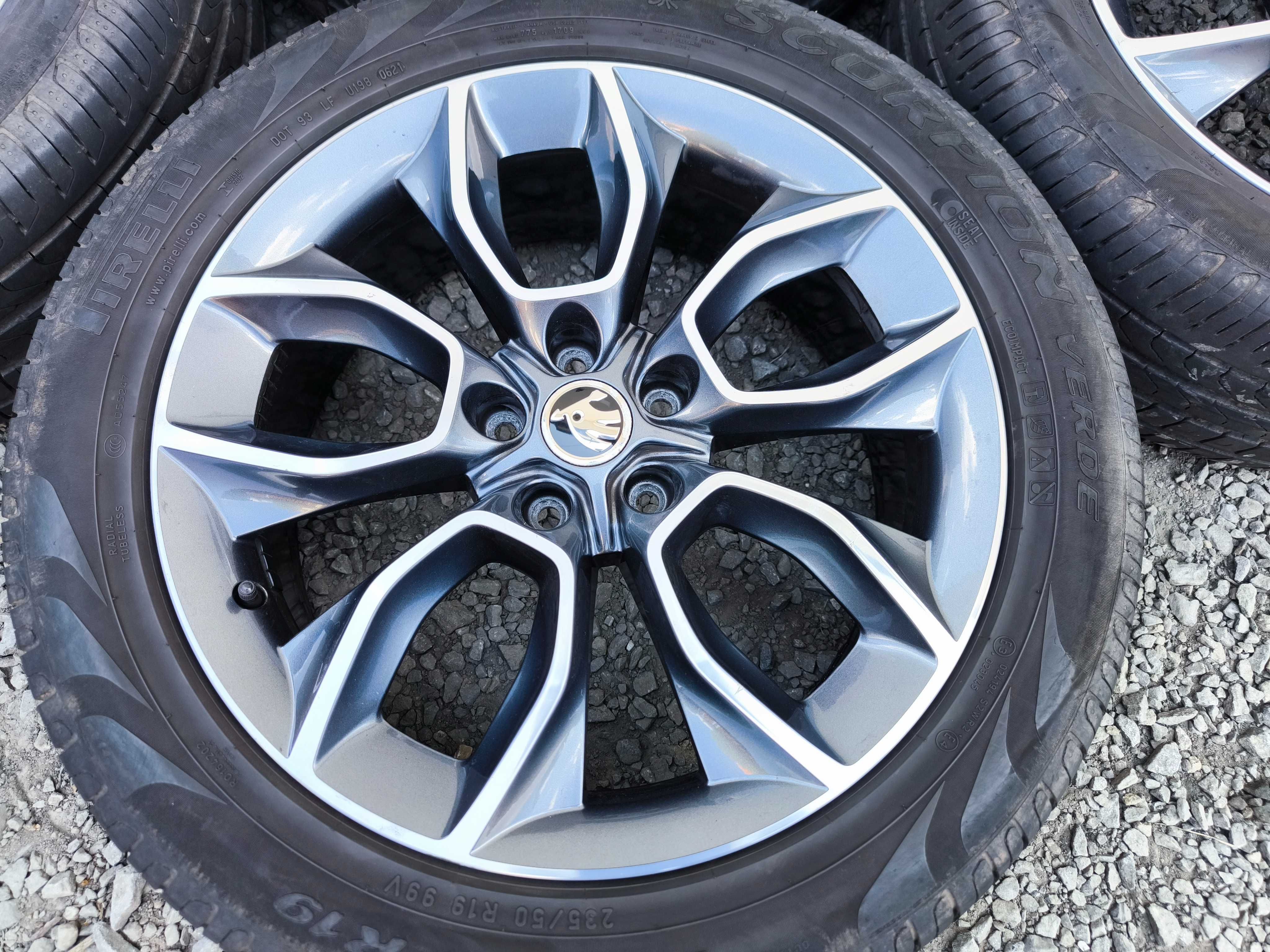 Koła Skoda KaroQ Octavia SuperB Yeti Kodiaq VRS 19"  5x112 ET43 235/50