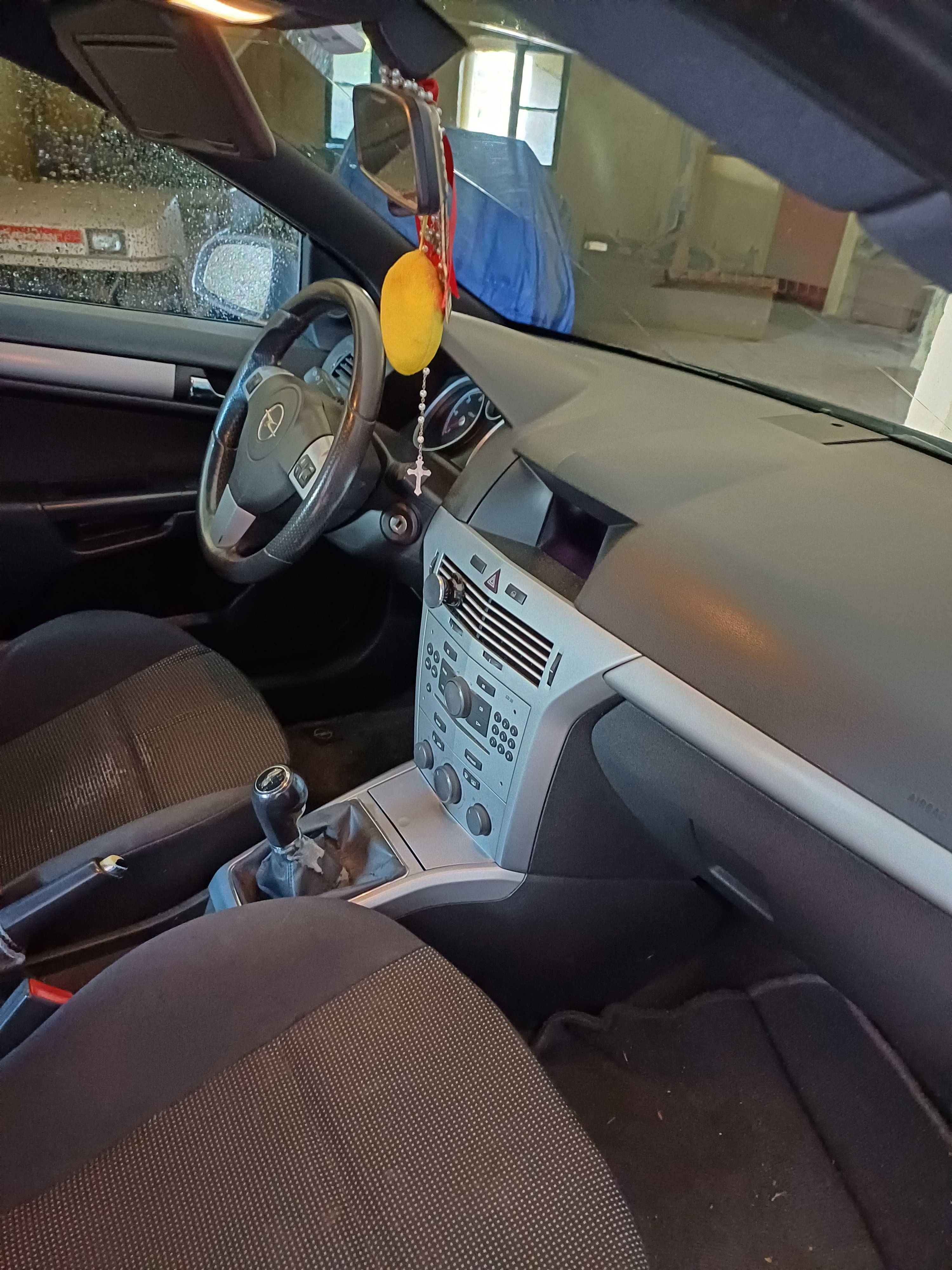 Opel Astra GTC 1.3 CDTI
