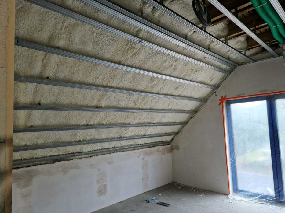 Ocieplenie poddasza PIANA PUR, natrysk, izolacja pianą ocieplenie domu