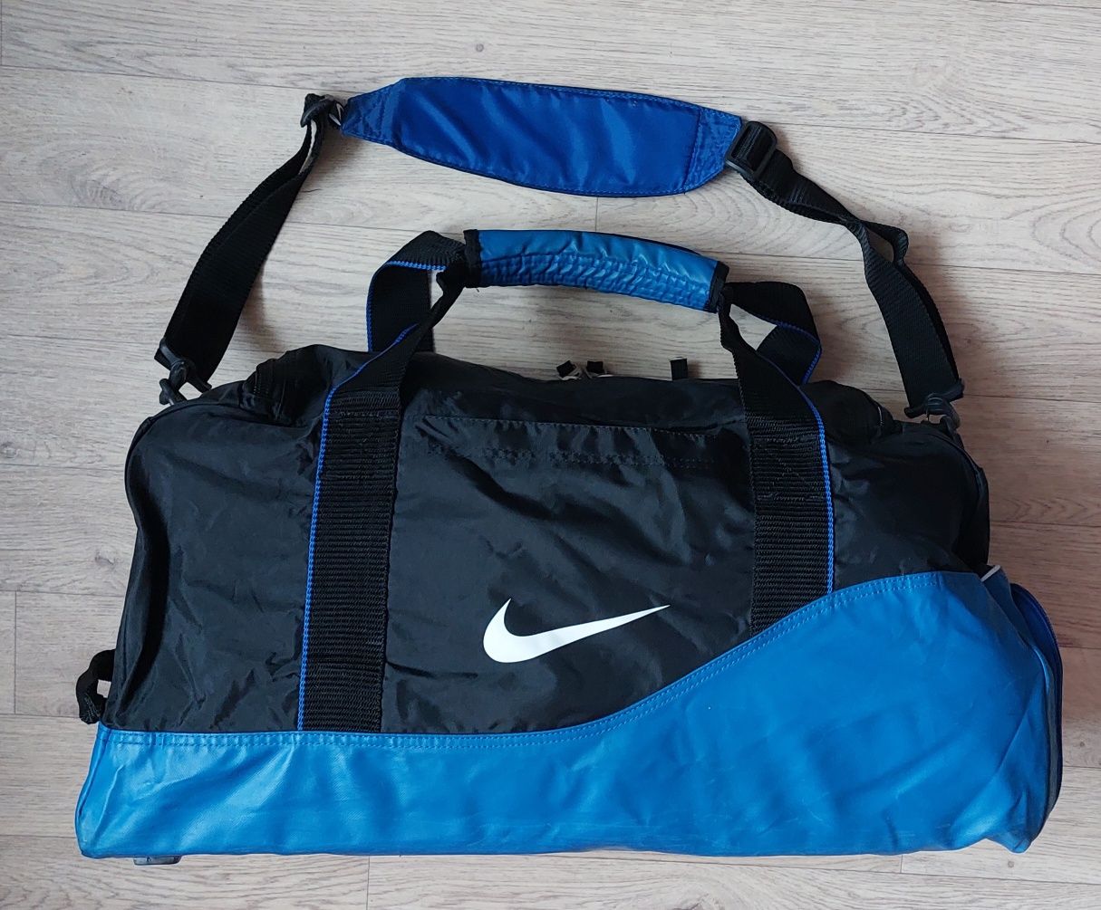 Сумка б/у спортивная Nike 42L