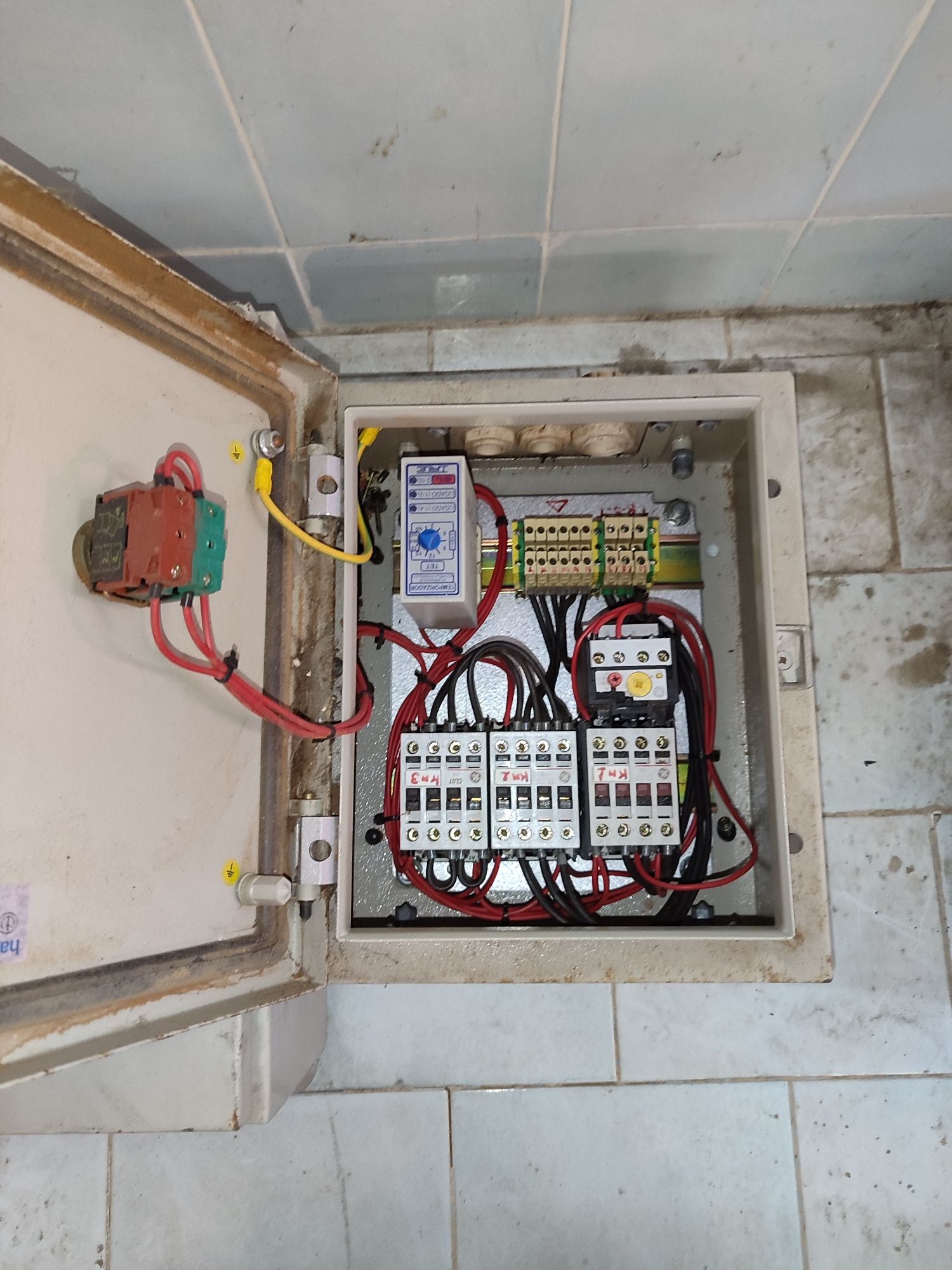 4 quadros elétricos unidade