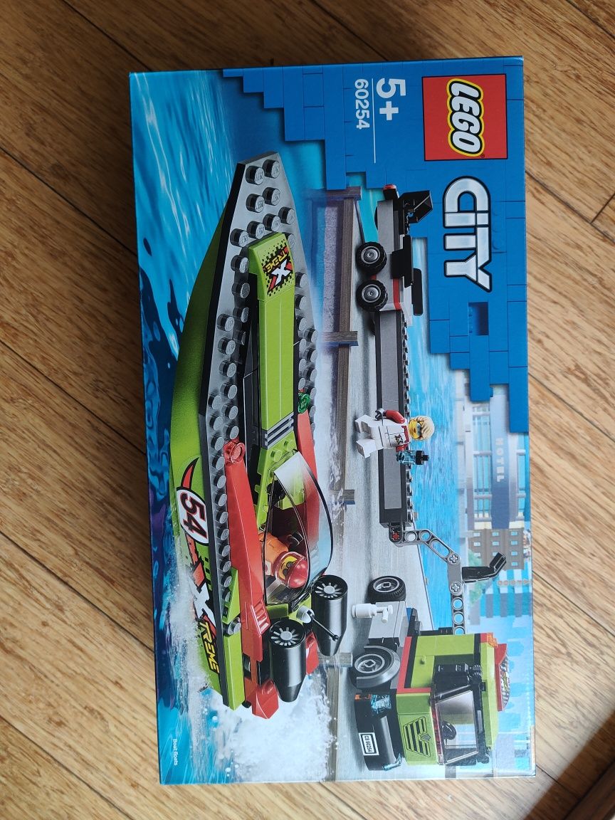 LEGO CITY 60254 Transporter łodzi wyścigowej