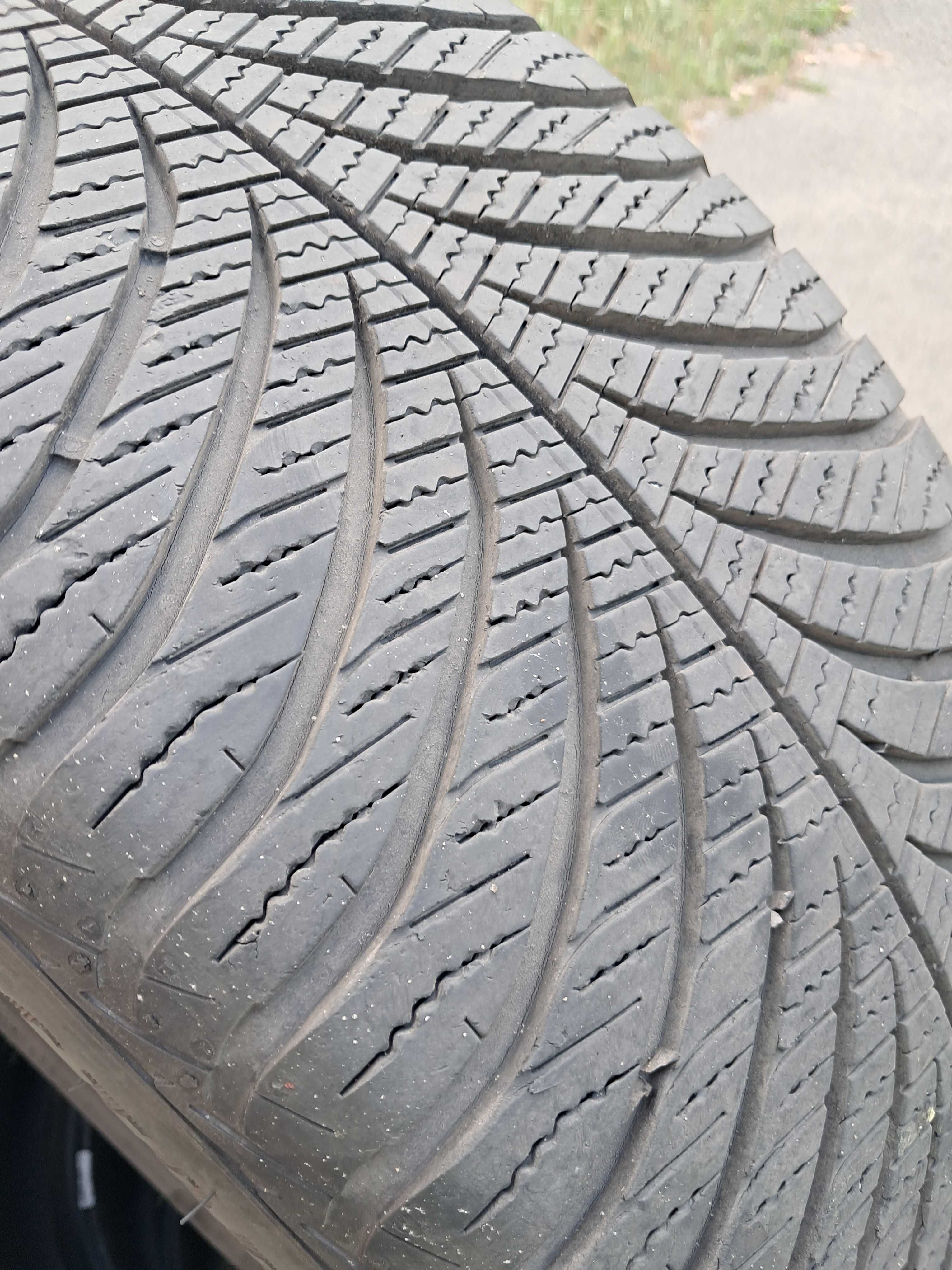 Автошина Goodyear Vector 4 Seasons Gen-2 215/50 R17 95W