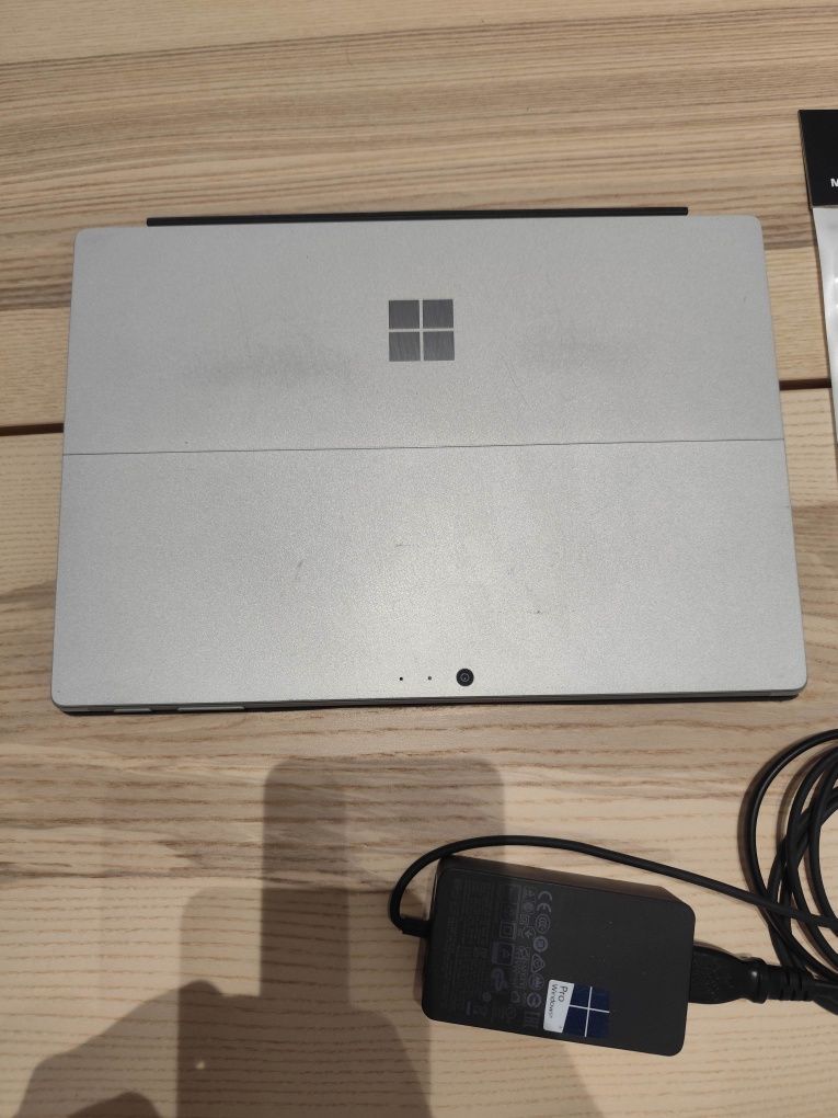 Microsoft Surface 4 Pro i5 , 8gb, 250gb com oferta de adaptador