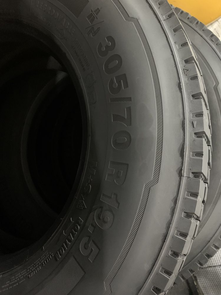 шина вантажна б/в 305/70R19,5 Continental Hybrid HD3 (4 шт.)