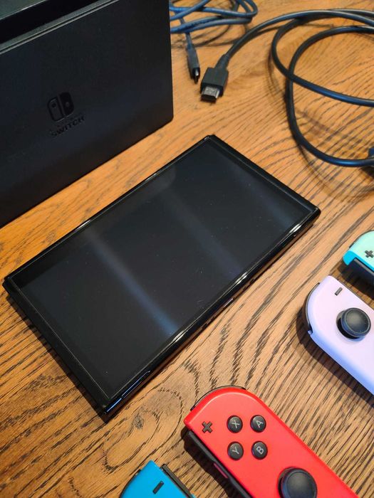 Nintendo Switch OLED + 2x Joy-Con + Gratisy