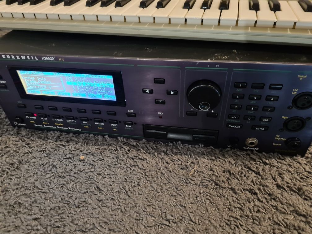 Kurzweil k2000r v3 synth sampler