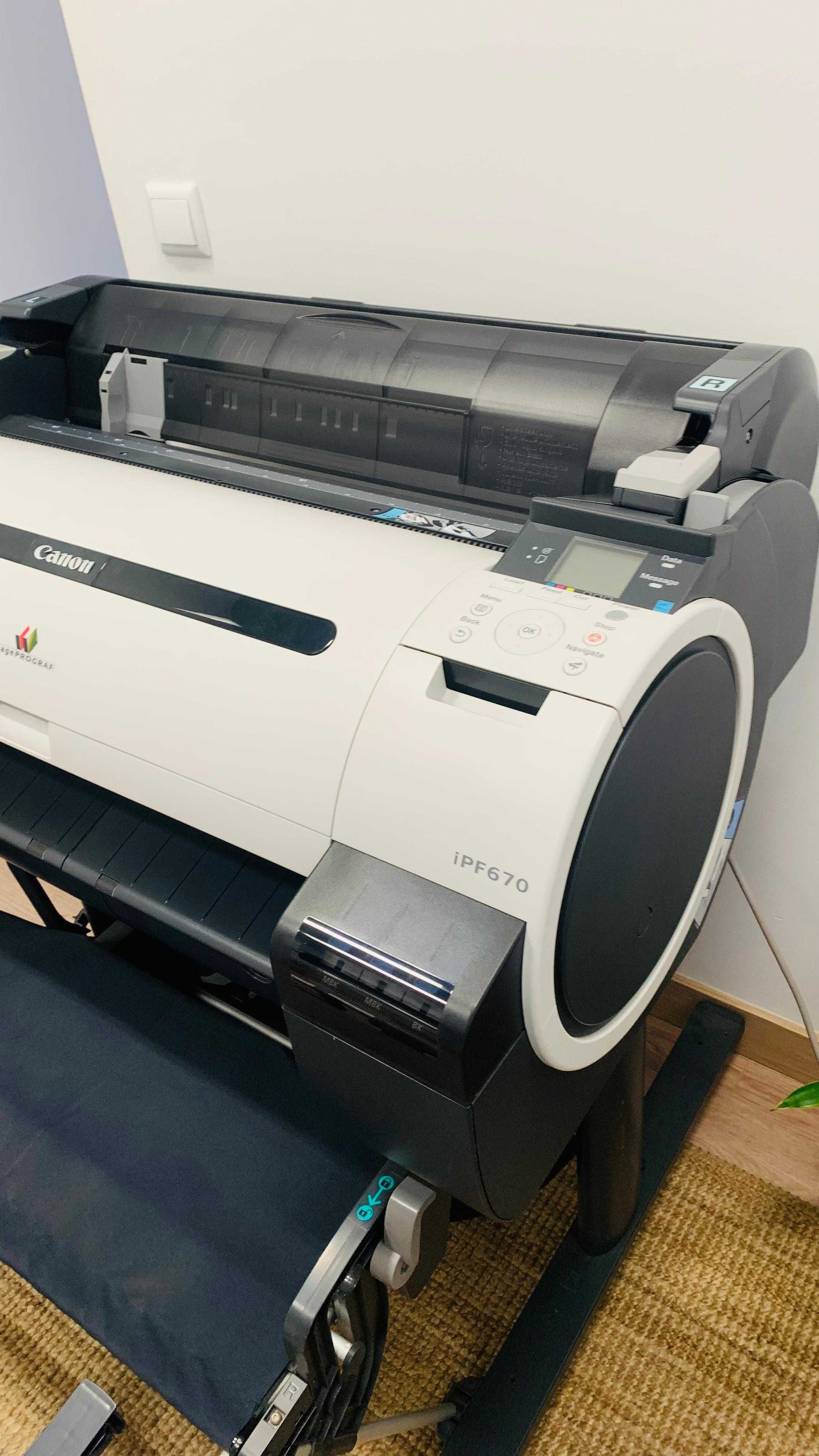 Plotter Canon iPF670 com tinteiros