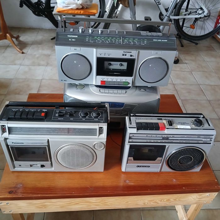 Lote  de 4 rádios, Aiwa, Panasonic, Telefunken e Sanyo