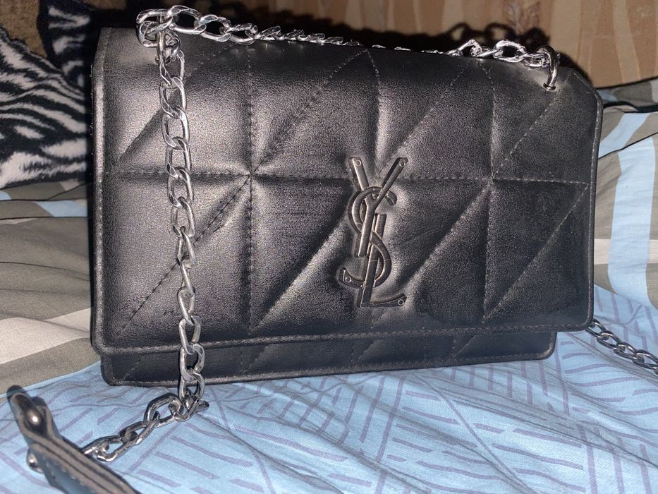 Продам чорну сумочку