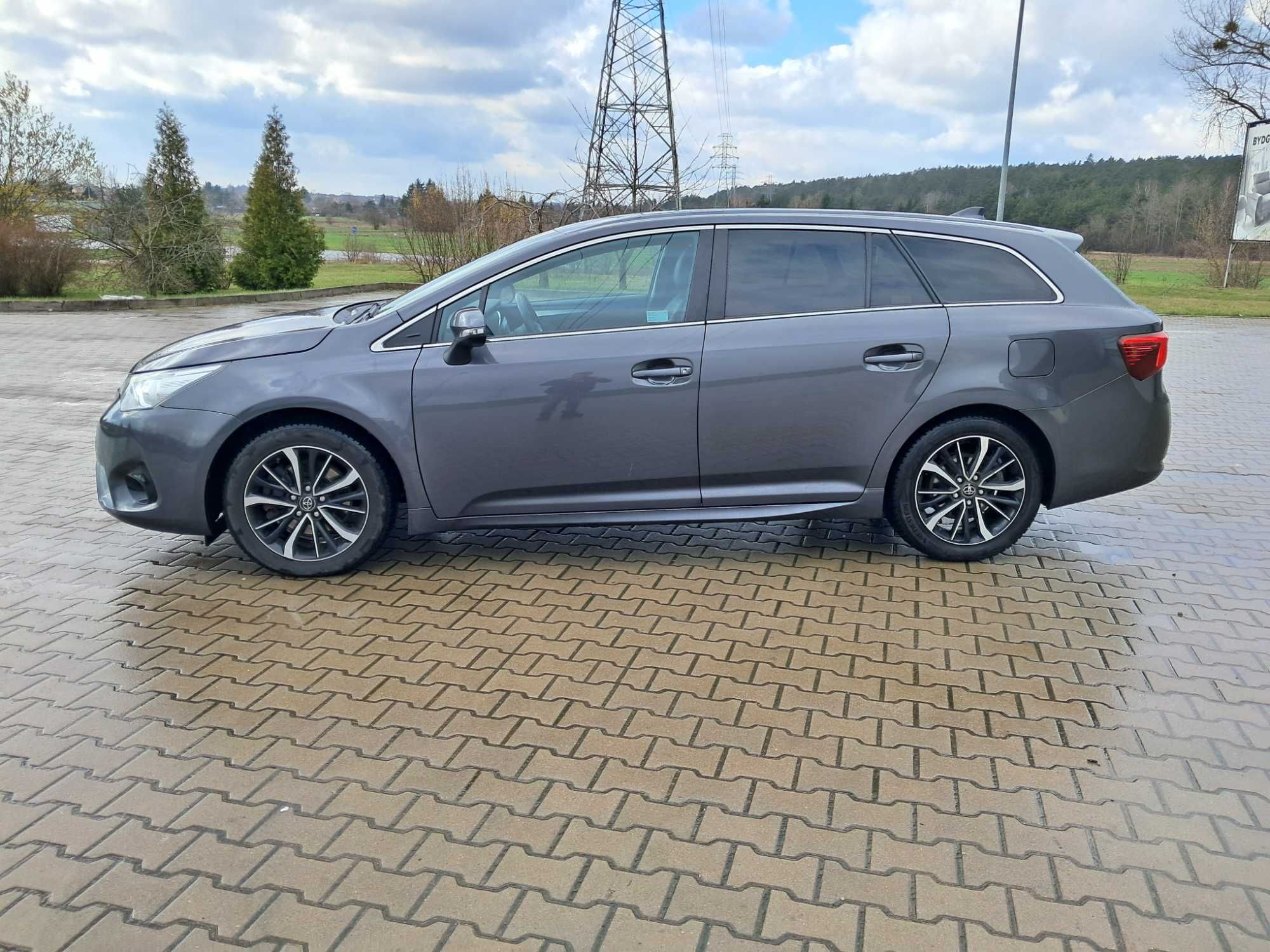 Toyota Avensis Premium 2.0 D-4D, kamera/navi ,led,skóra. zamiana