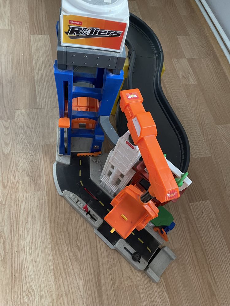 Zjeżdzalnia fisher price rolles