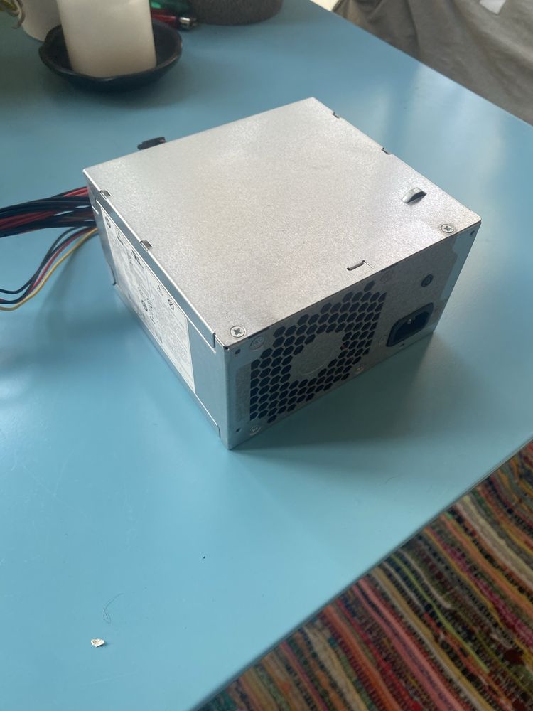 Fonte de 180W max para computador