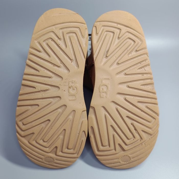 оригінальні зимові  угги UGG р32.5 на нажку до 20см