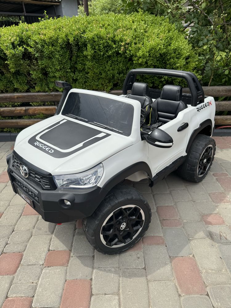 Электромобиль детский Toyota Hilux 4WD