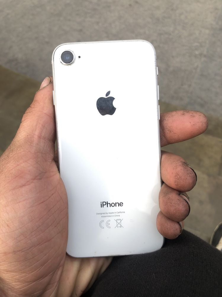 Продам iPhone8