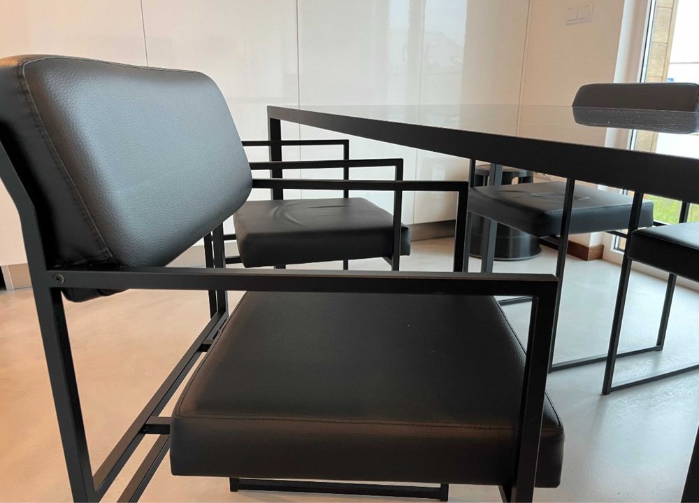 Mesa e 4 cadeiras em metal preto mate