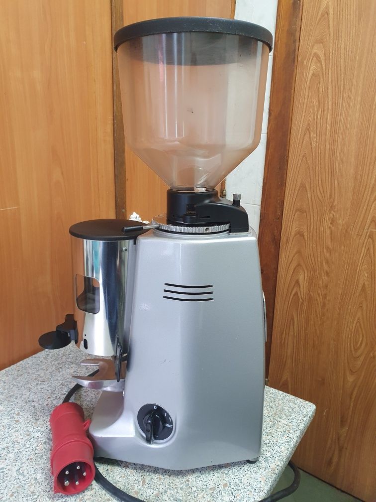 Профессиональная кофемолка Mazzer Major.