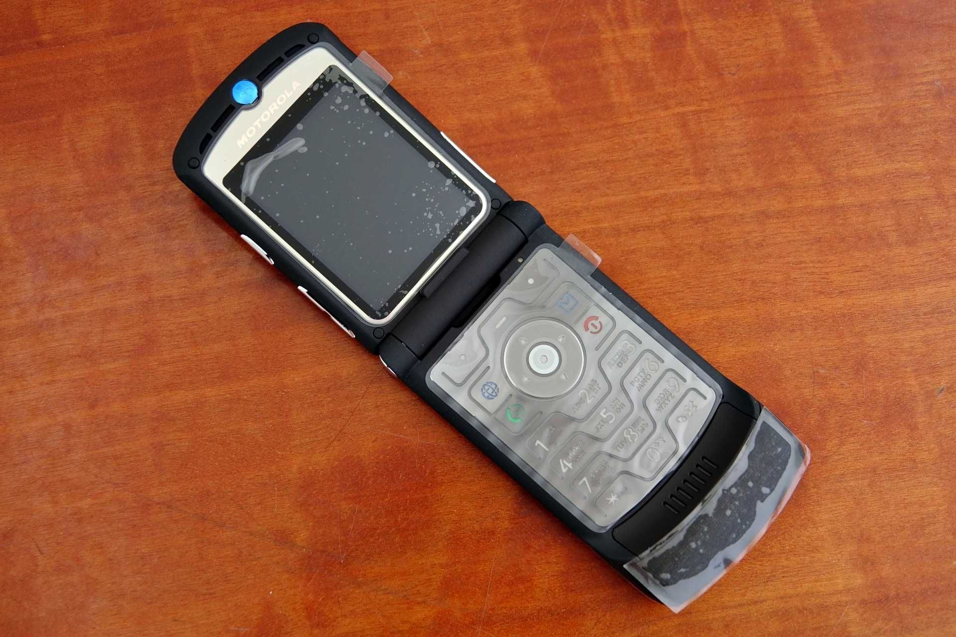 Motorola Razr V3 Matte Black in Alu Box Limited