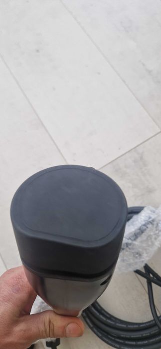 Зарядний пристрій до електромобіля