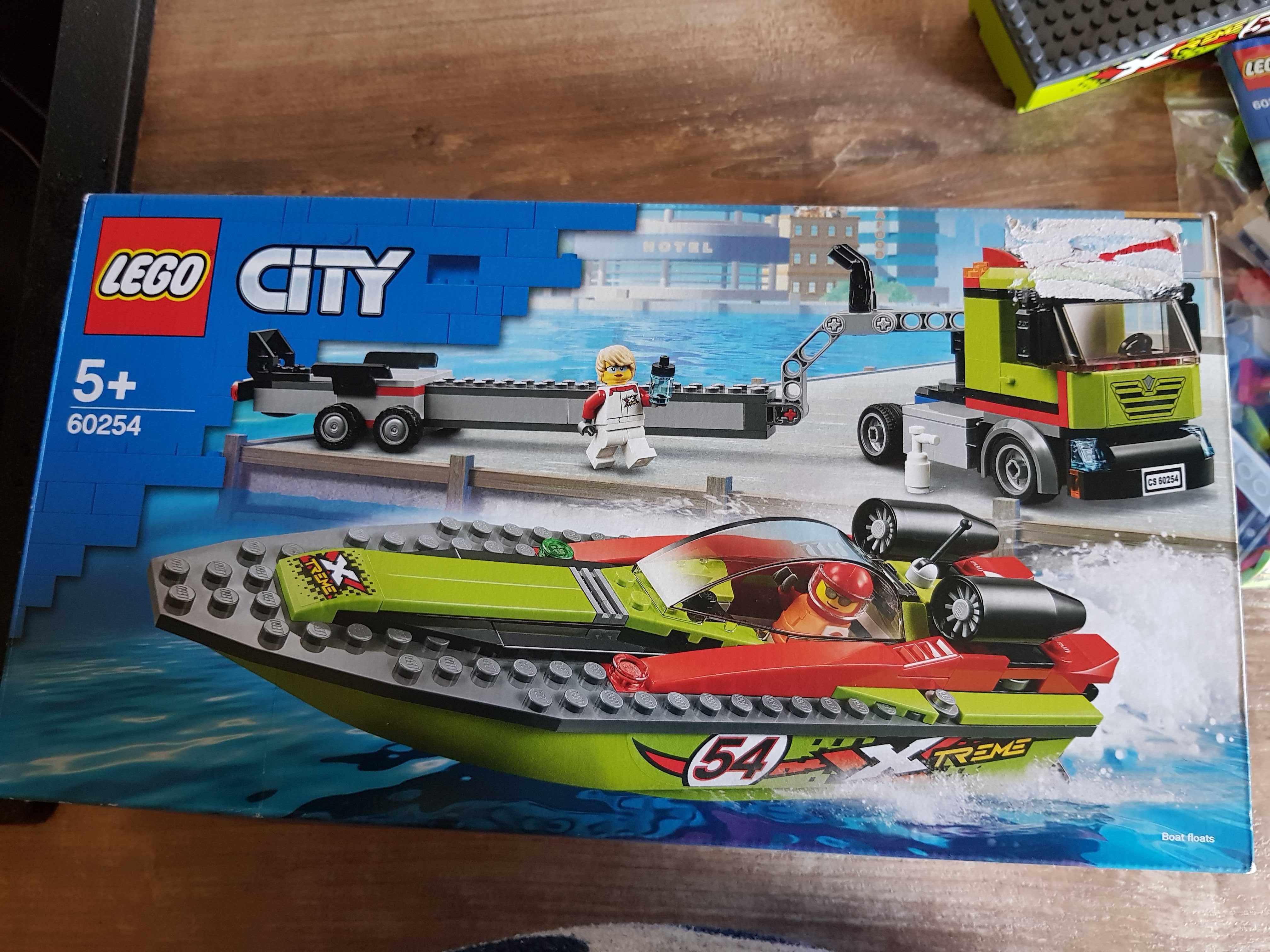 Lego City 60254, Transporter łodzi wyścigowej