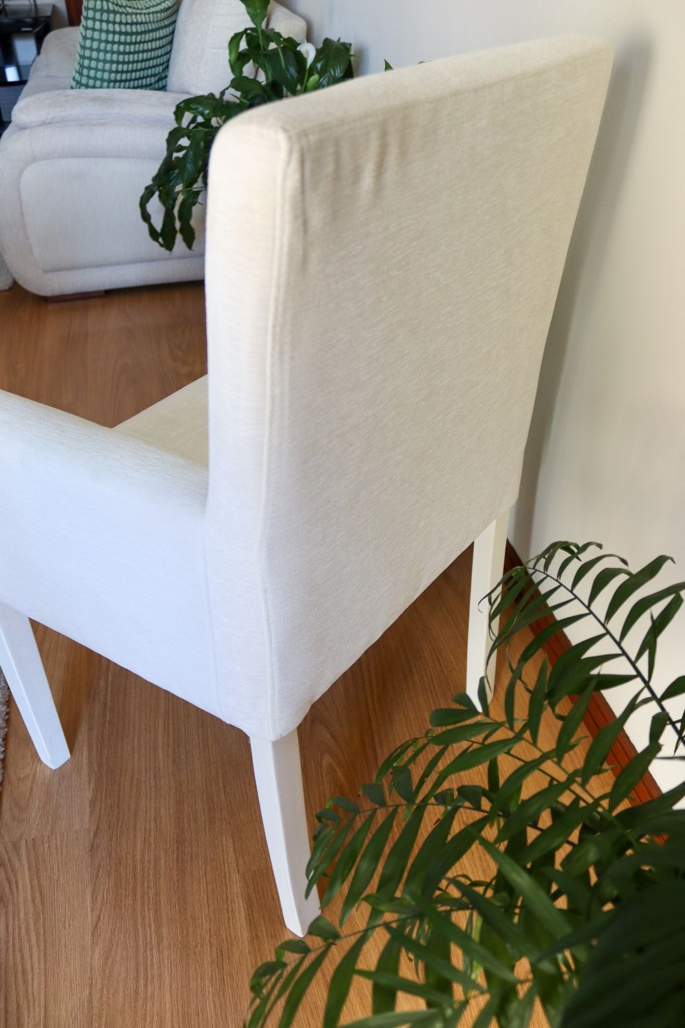 Cadeirão em tecido branco