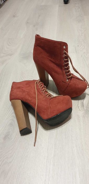 Botins de salto em camurça n°36