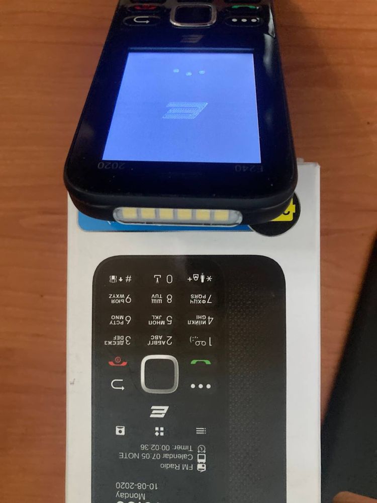 Кнопковий телефон 2Е  Е240 (2020)