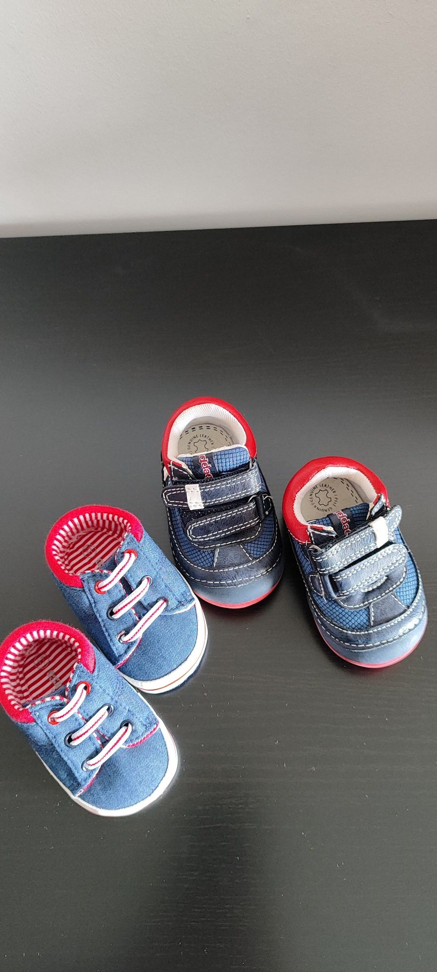 Dois sapatos para bebé, novos