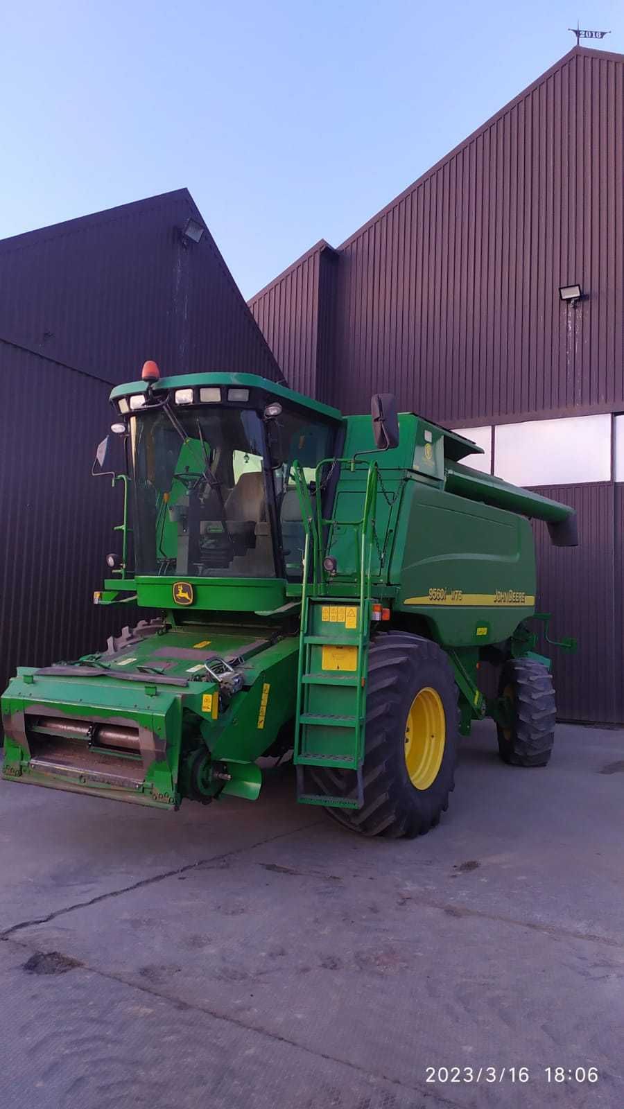 Kombajn zbożowy John Deere 9560 i