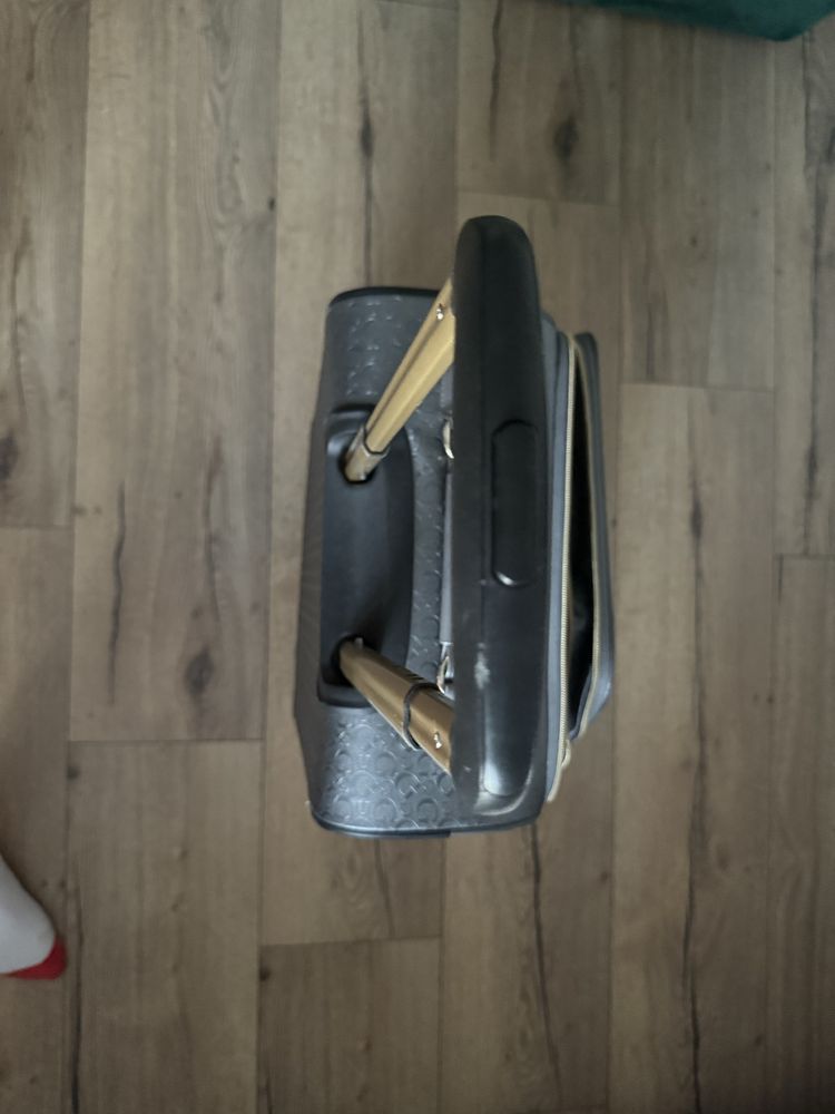 Walizka guess cabin bag