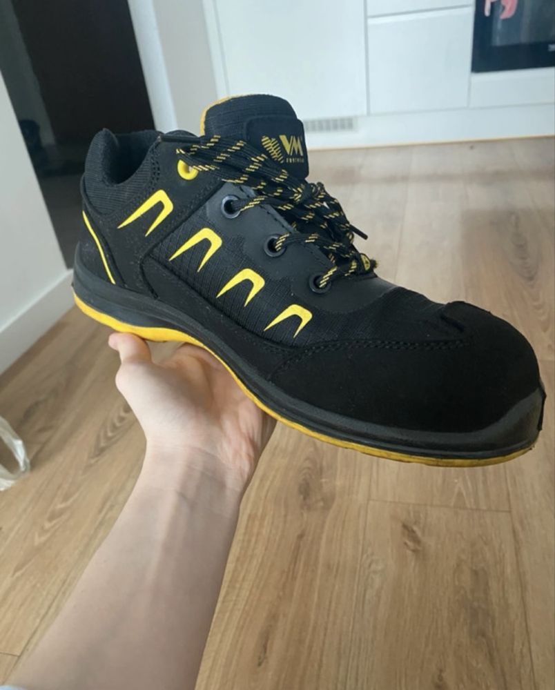 Buty бути взуття обувь obuwie nowe 41 rozmiar męskie ma metal w nosku