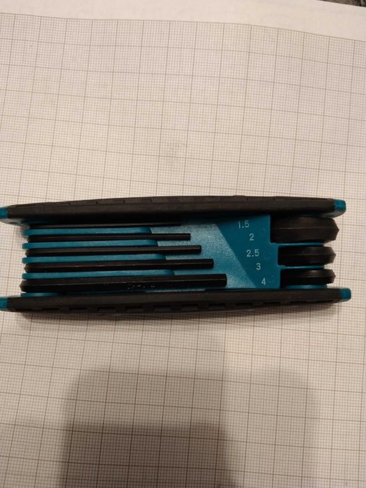 Zestaw kluczy imbusowych (multitool)