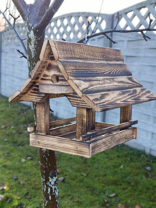 Karmnik góralski dla ptaków drewniany opalany wiszący