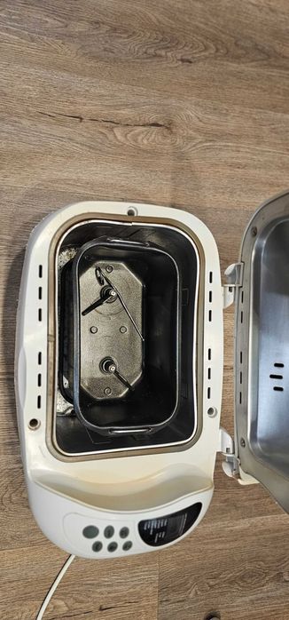 Продам хлібопічку Orion  OBM 206  на запчастини