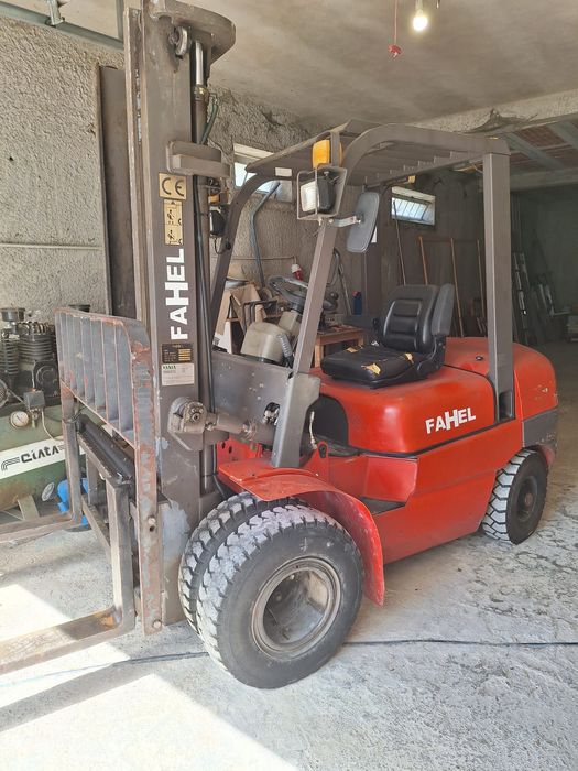 Empilhador diesel Fahel 2500 KG