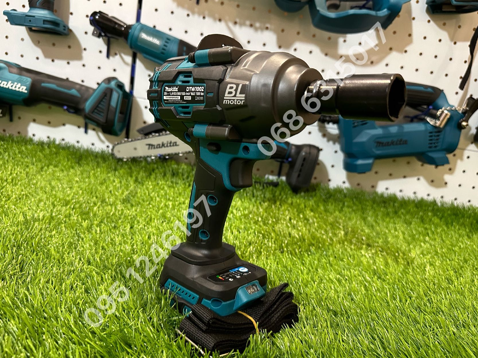 Гайковерт аккумуляторный Makita DTW1002 БЕЗ АККУМУЛЯТОРА И ЗАРЯДНОГО