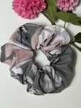 Szaro-różowa Scrunchie mala gumka do wlosow bawelna  rękodzieło