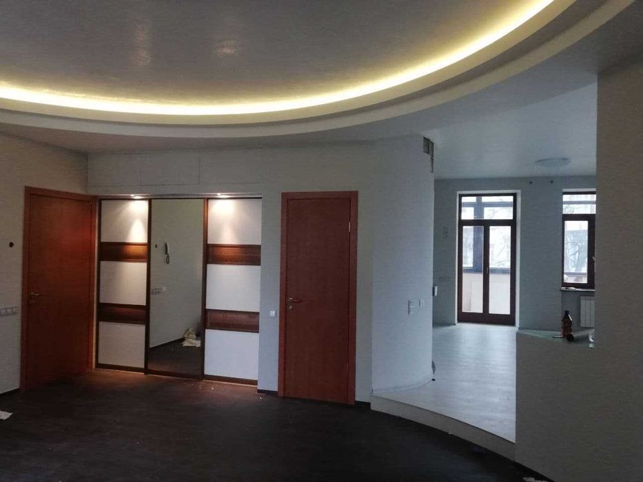 Продаж 2-к квартири 138,8 м2 Київ, вул.В. Васильківська 18  280000$