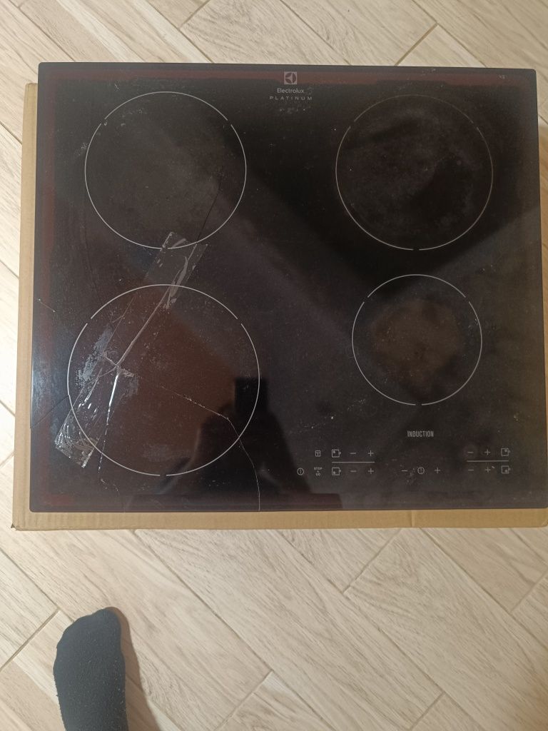 Продам електро плиту Electrolux індуційну
