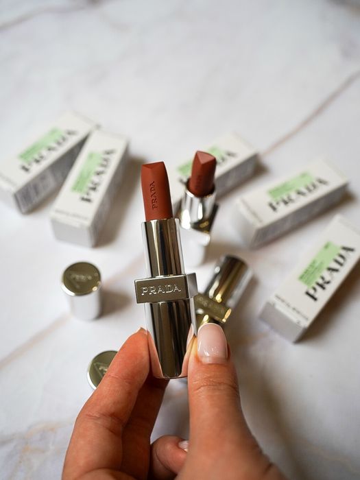 Зволожуючий бальзам для губ Prada Beauty