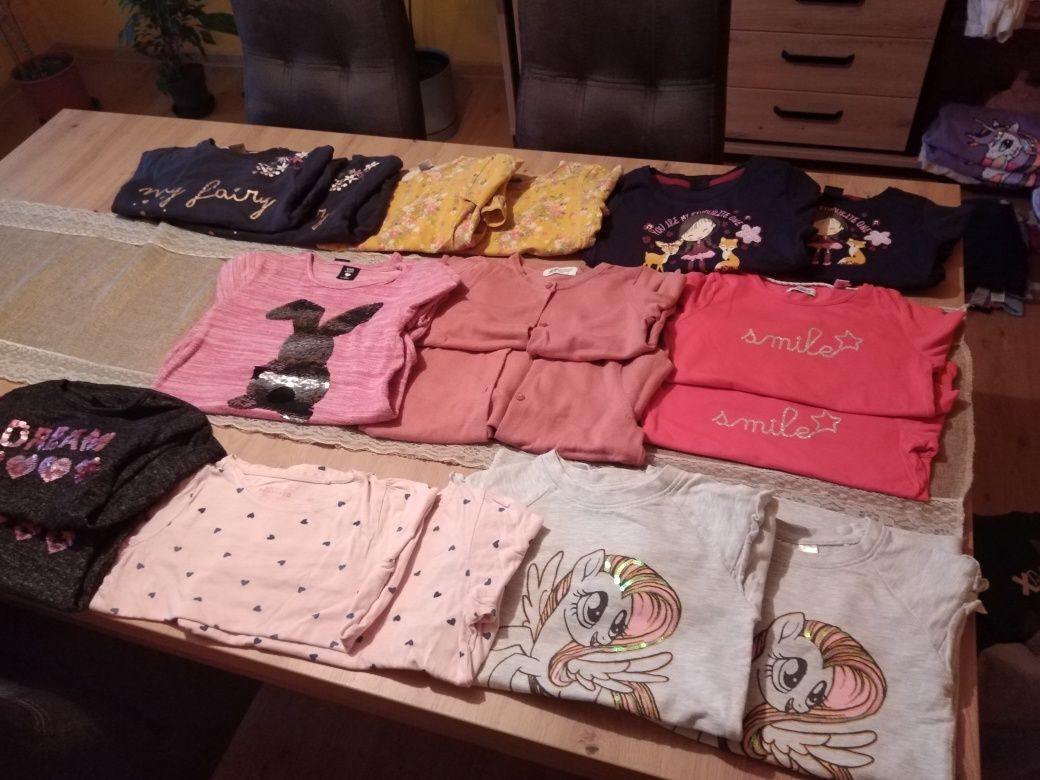 Paka ubrań dla bliźniaczek sukienki koszulki bluzki bluzy 30 szt.