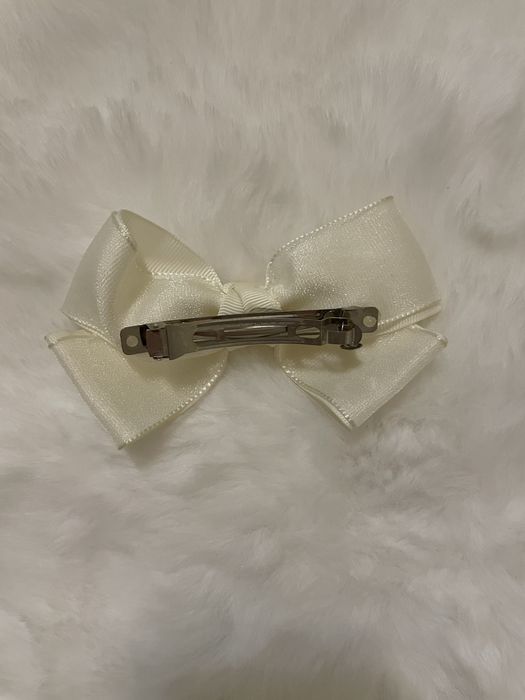 Заколка бантик молочний
