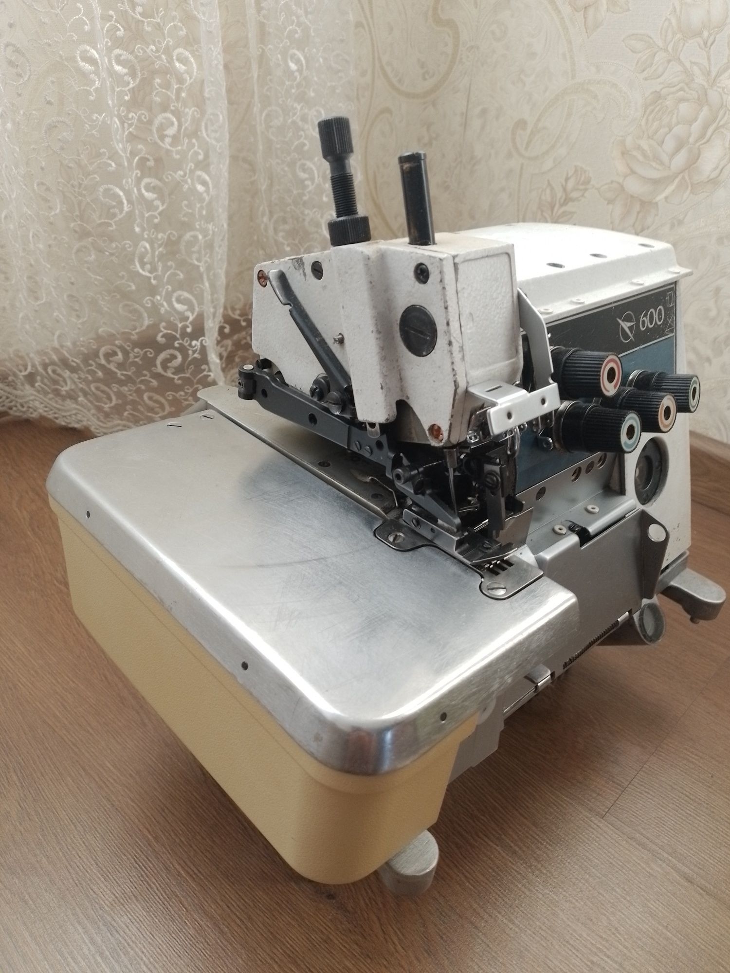 Продам оверлок Brother