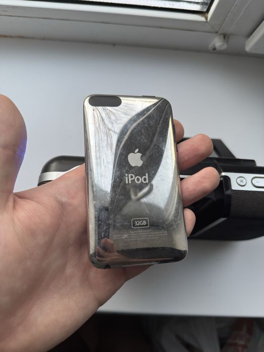 Ipod touch 2 32gb + колонка, док станция